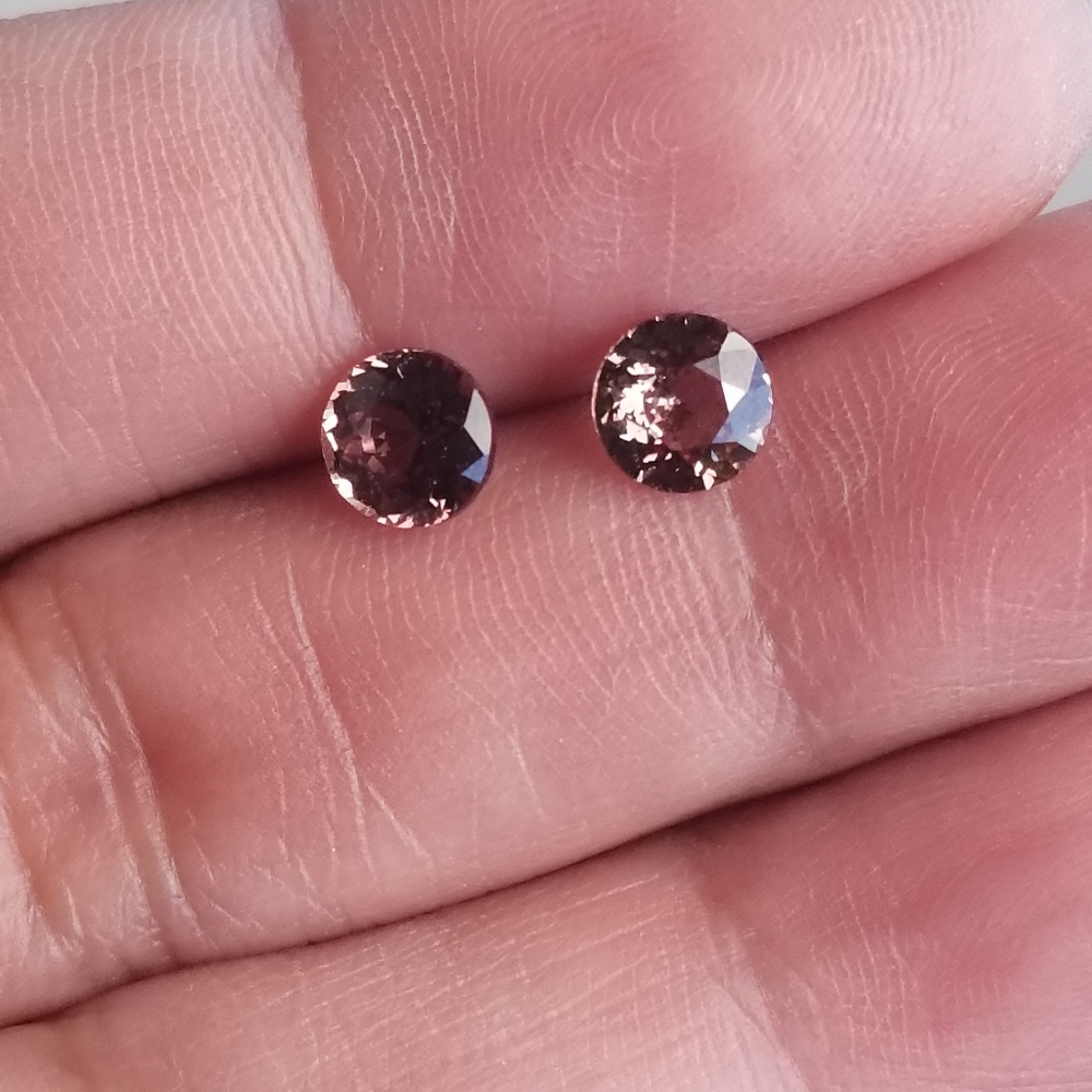 Natural Rare  2 pair 2 carat total color changing Bekily garnet brown to green